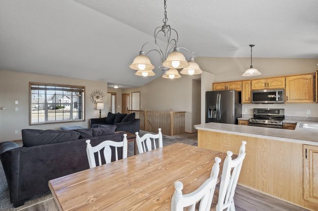 Plenty of room for guests at the holidays! | Image 11