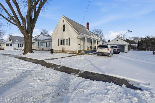 206 Arthur St, Yale, MI, 48097-2902 | Card Image