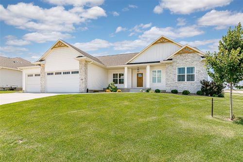 3149 Windsor Dr, Robins, IA, 52328-8403 | Card Image