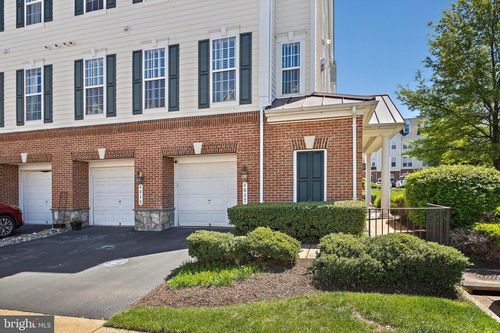 6817 Sabbarton Pl, GAINESVILLE, VA, 20155-6226 | Card Image