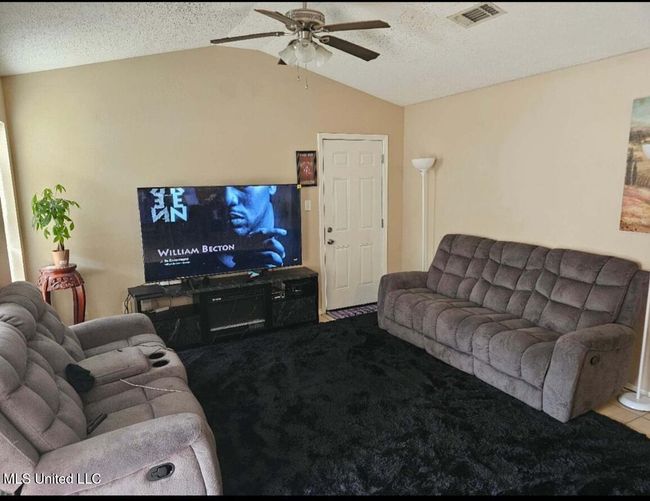 10589 bay living room | Image 4