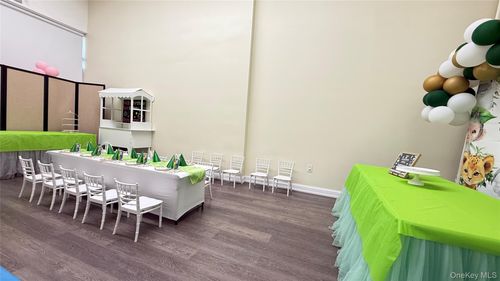 ca-9501 37th Ave, Jackson Heights, NY, 11372-8024 | Card Image