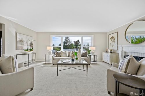 124 Vine St, San Carlos, CA, 94070-2008 | Card Image