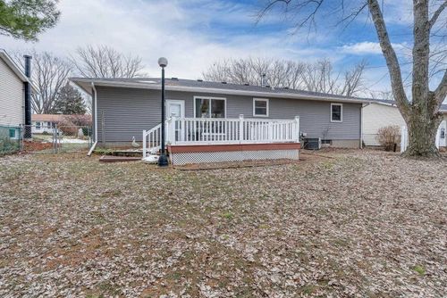 114 N 9th St, Eldridge, IA, 52748-1005 | Card Image