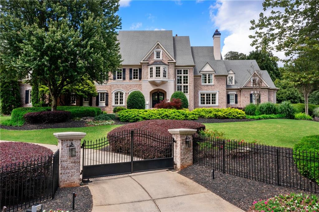 Stonemoor Cir, Roswell, GA 30075