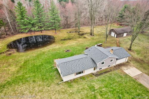 3467 Pebble Creek Dr, Vassar, MI, 48768-9529 | Card Image