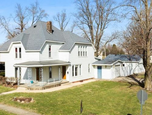 400 S 2nd St, Wapella, IL, 61777-2002 | Card Image