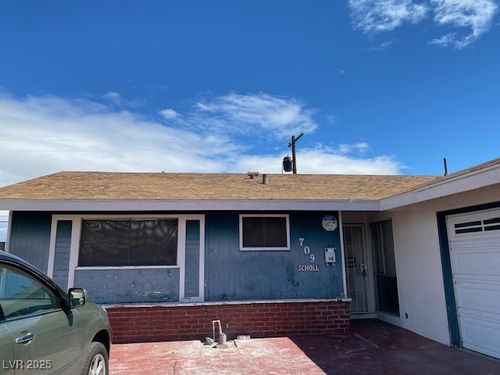 709 Scholl Dr, Las Vegas, NV, 89107-3328 | Card Image