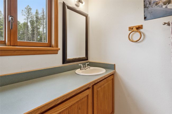 Upstairs Guest Bathroom | Image 41
