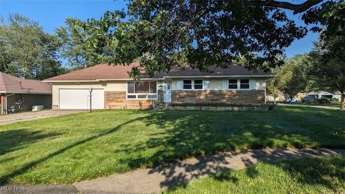 523 Harris Rd, Richmond Heights, OH, 44143-2539 | Card Image