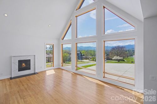 8 Nottingham Dr, Candler, NC, 28715-9418 | Card Image