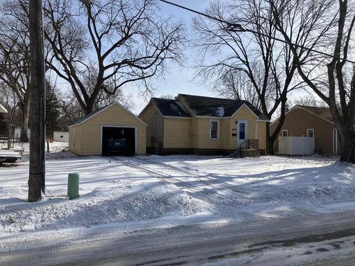909 5th St Se, Waseca, MN, 56093-3501 | Card Image