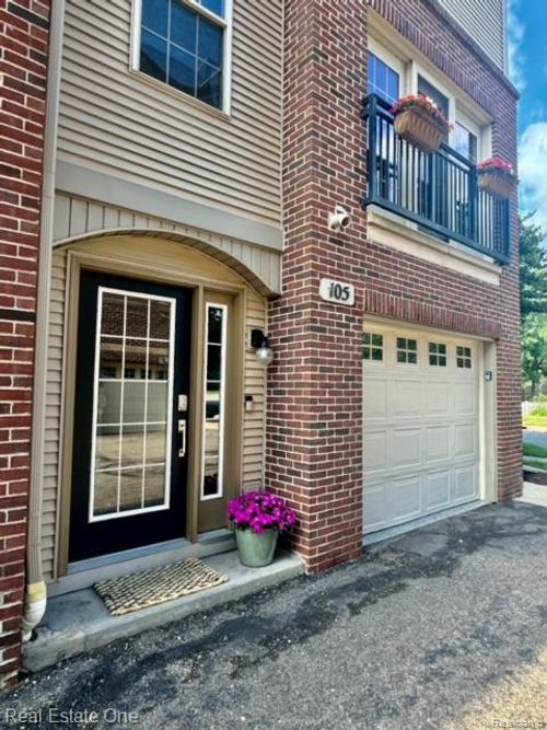 105 S 2nd St, Brighton, MI, 48116-1404 | Card Image