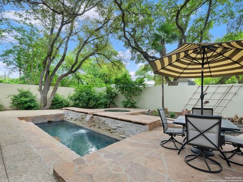 421 E Hildebrand Ave, San Antonio, TX, 78212-2502 | Card Image