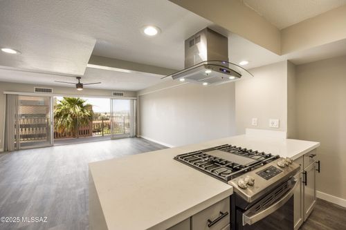 3j-425 W Paseo Redondo, Tucson, AZ, 85701-8256 | Card Image