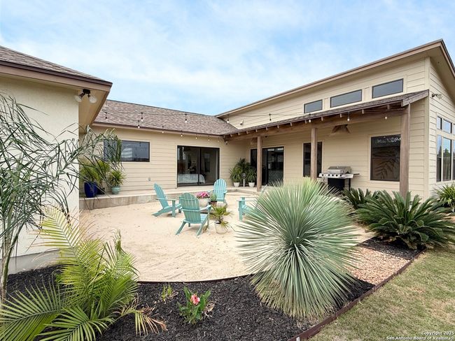 1208 Devine Dr, House other with 3 bedrooms, 2 bathrooms and null parking in Devine TX | Image 31