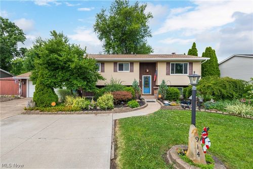 914 Stark Street, Sheffield Lake, OH, 44054 | Card Image