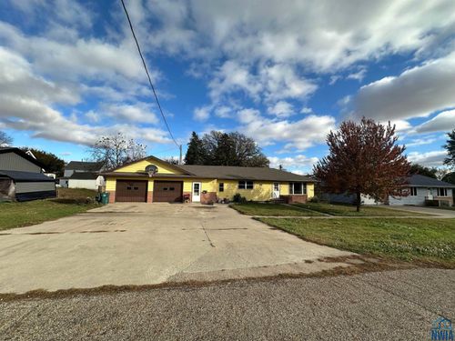 455 4th Ave, Ashton, IA, 51232-7701 | Card Image