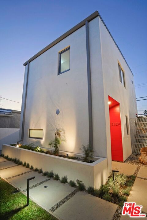 Residential Lease in Los Angeles 4