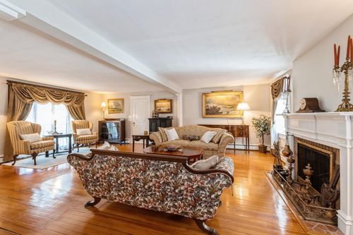 107 S Country Rd, East Patchogue, NY, 11772-5412 | Card Image