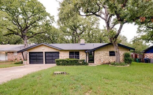 6721 Yolanda Dr, Fort Worth, TX, 76112-4129 | Card Image