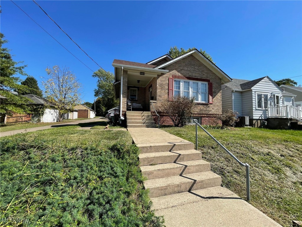 Verneva St, Zanesville, OH 43701