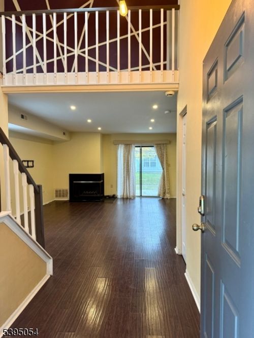 92 Winchester Way, Somerset, NJ, 08873-4904 | Card Image