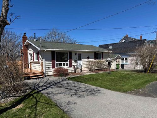 5 Whipple Street, Yarmouth, NS, B5A1W3 | Card Image