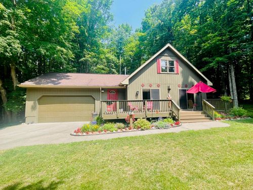 5477 Valley Wood, Bellaire, MI, 49615-9179 | Card Image