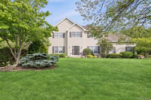 3 Naomi Ct, Huntingtn Sta, NY, 11747-3236 | Card Image