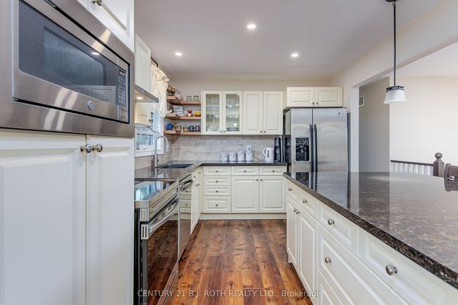 239 Centre St, House other with 4 bedrooms, 2 bathrooms and 6 parking in Angus ON | Image 7