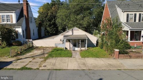 809 Virginia Ave, MARTINSBURG, WV, 25401-2131 | Card Image