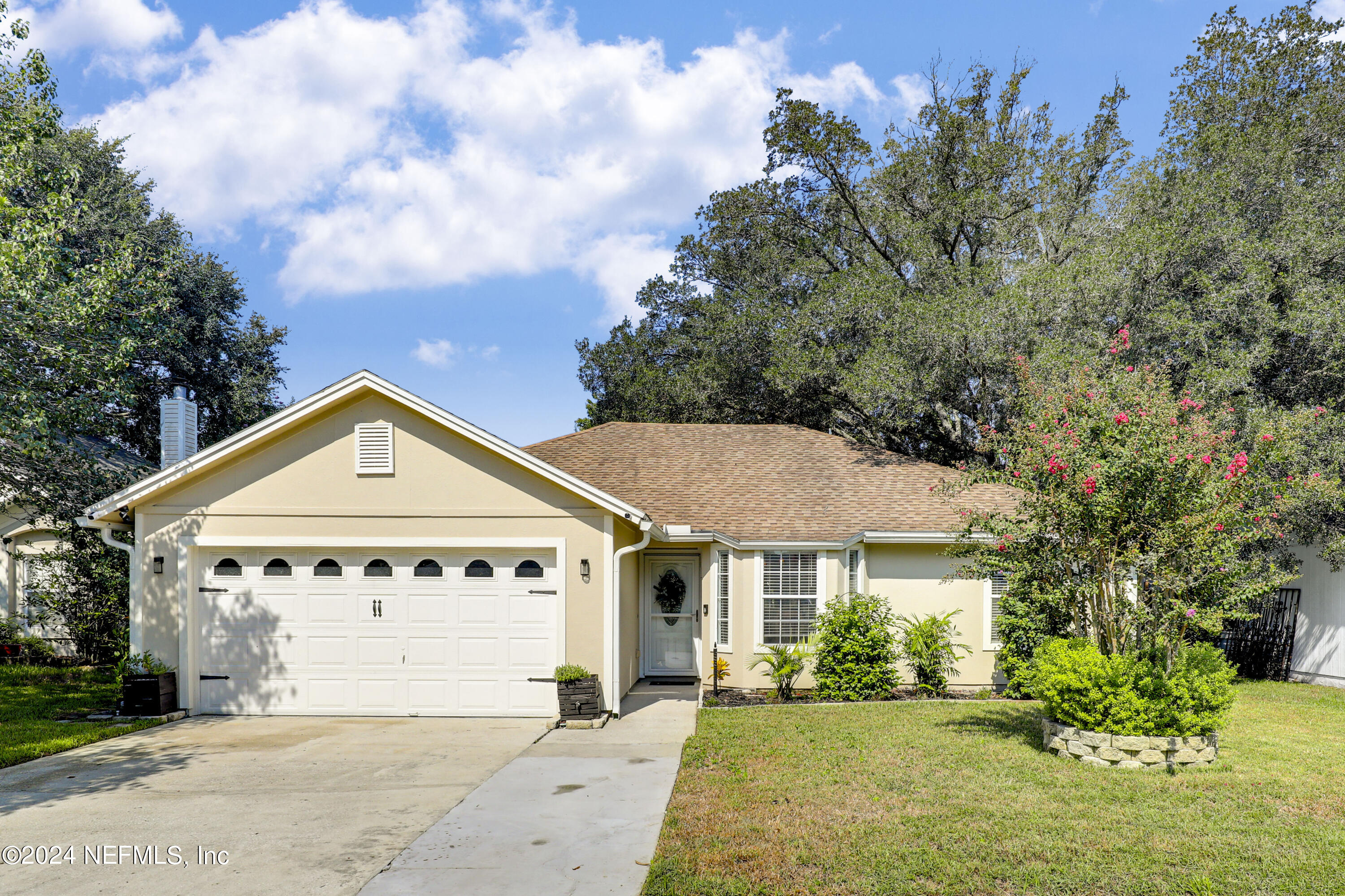 Chandelier Cir, Jacksonville, FL 32225