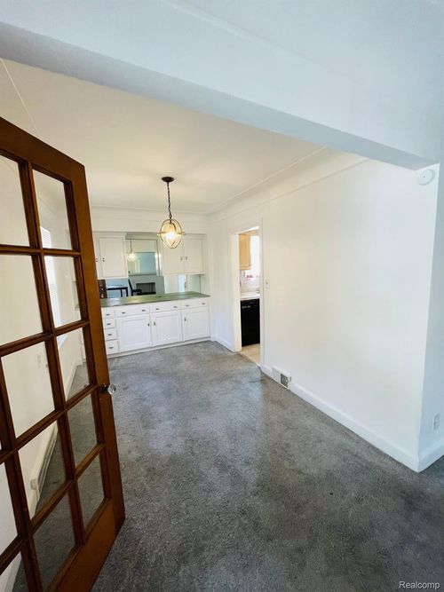 9327 Cloverlawn St, Detroit, MI, 48204-2732 | Card Image