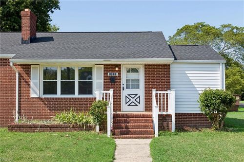 1813 Canterbury Rd, Hampton, VA, 23666-4326 | Card Image