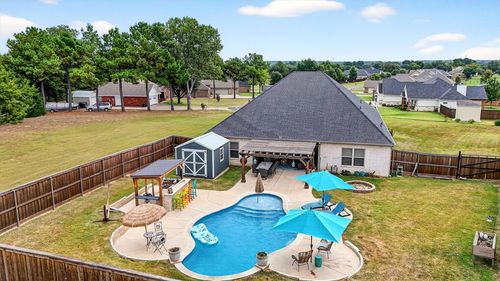 105 Cocopa Cv, Lake Kiowa, TX, 76240-9200 | Card Image
