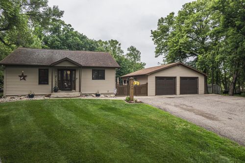 425 Shorewood Dr, Detroit Lakes, MN, 56501-4605 | Card Image