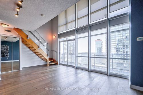3905-15 Fort York Blvd, Toronto, ON, M5V3Y4 | Card Image