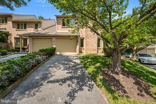 82 Amity Dr, Chesterbrook, PA, 19087-5508 | Card Image