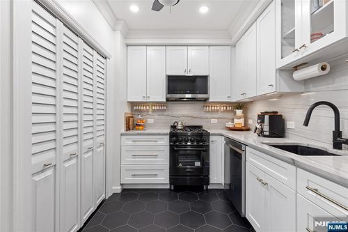 91 Coles St, Jersey City, NJ, 07302-2139 | Card Image