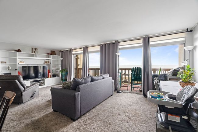 Your bright and beautiful living/dining area | Image 4