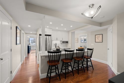 20g-85 E India Row, Boston, MA, 02110 | Card Image