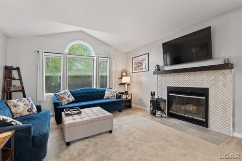 9705 Crescent Ct, Tecumseh, MI, 49286-9812 | Card Image