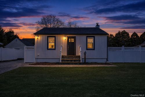 24 Forest Avenue, West Babylon, NY, 11704 | Card Image