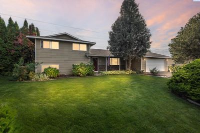 2-LIVING-AREAS - 2025 W 22nd Avenue, Home with 4 bedrooms, 1 bathrooms and null parking in Kennewick WA | Image 2