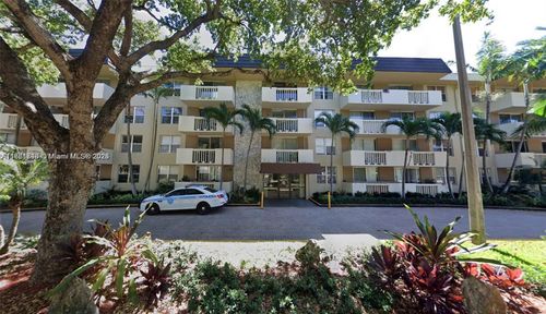 apt-201-1800 Sans Souci Blvd, North Miami, FL, 33181-3032 | Card Image