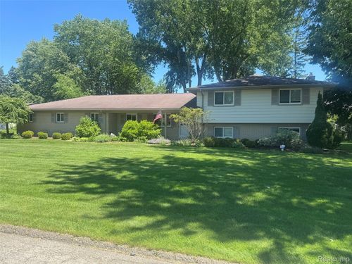 6925 Windham Lane, Bloomfield Charter Township, MI, 48301 | Card Image