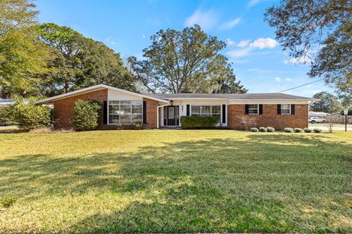 650 Country Club Ave Ne, Fort Walton Beach, FL, 32547-1763 | Card Image