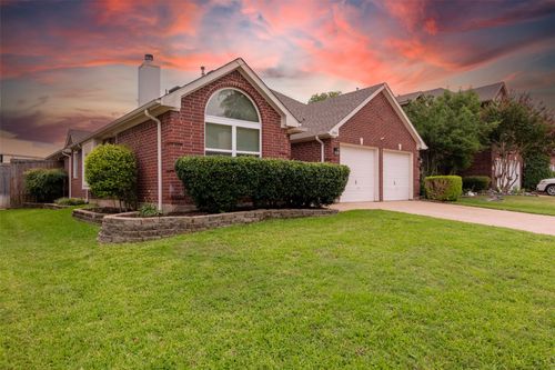 2401 Creekhaven Dr, Flower Mound, TX, 75028-7565 | Card Image