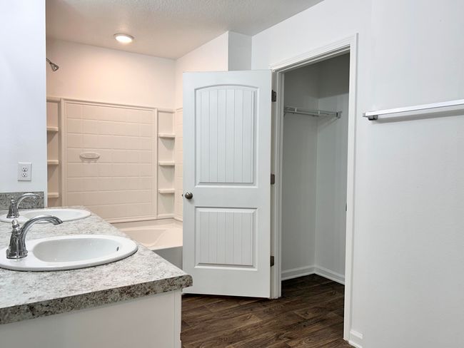 35 Main Bathroom | Image 36